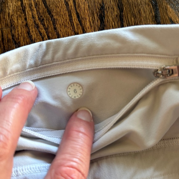 Lululemon Speed Up Shorts 2.5” Low Rise - Picture 4 of 4